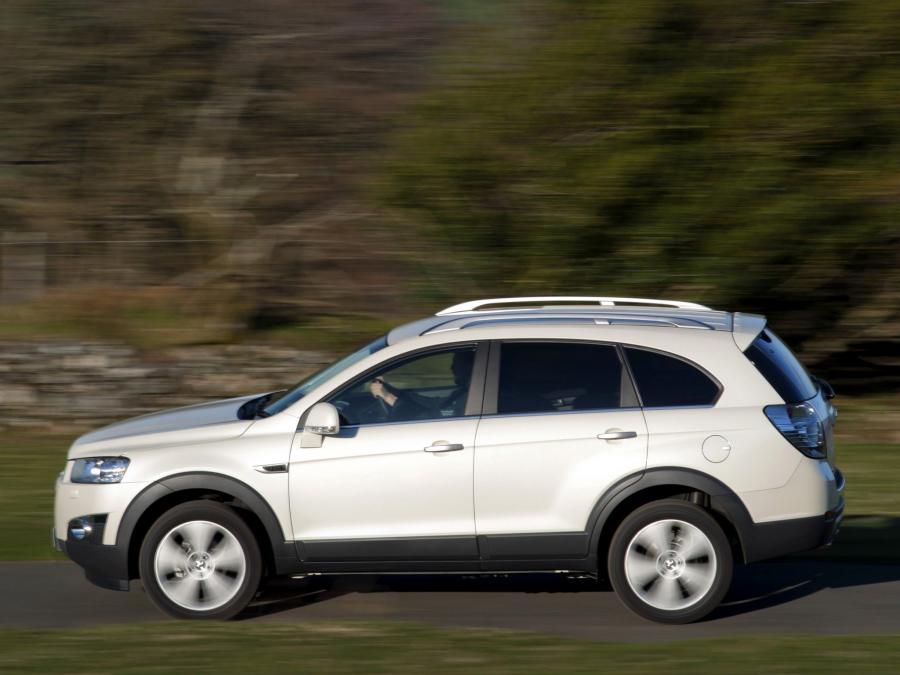  Chevrolet Captiva 2011 года  (UK) (фото 2 из 16)